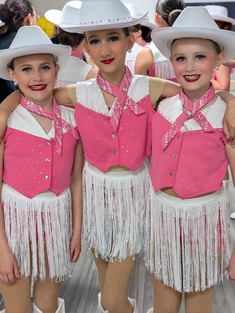 Shows photo 3